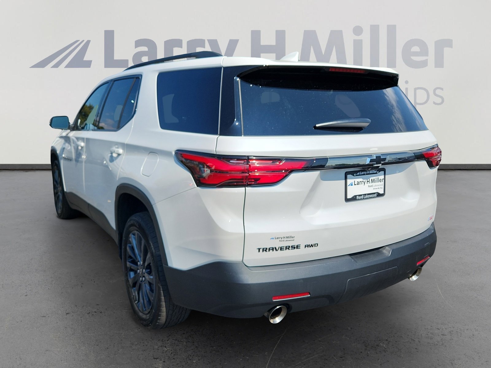 2023 Chevrolet Traverse RS photo 2