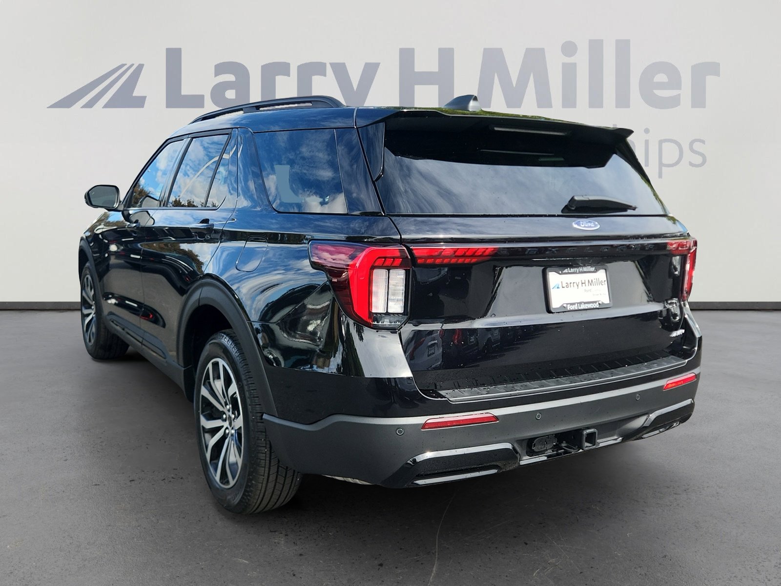 2025 Ford Explorer ST-Line photo 3