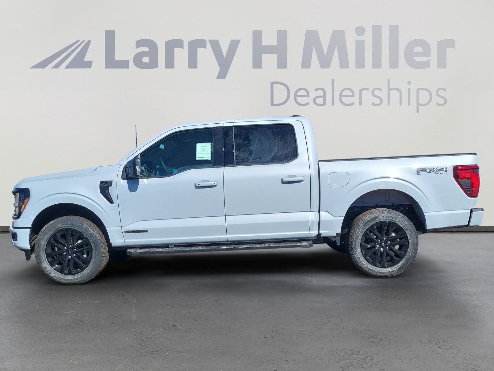 2025 Ford F-150 XLT photo 2