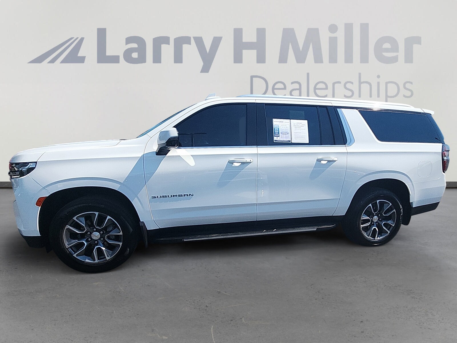 2021 Chevrolet Suburban LT photo 2