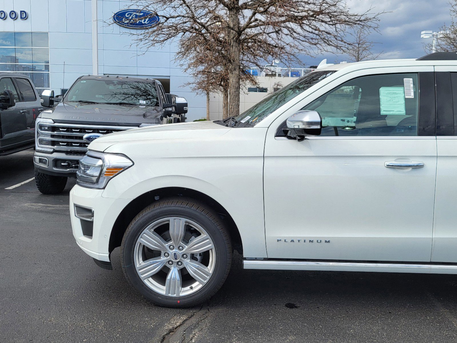 2024 Ford Expedition Platinum MAX photo 2
