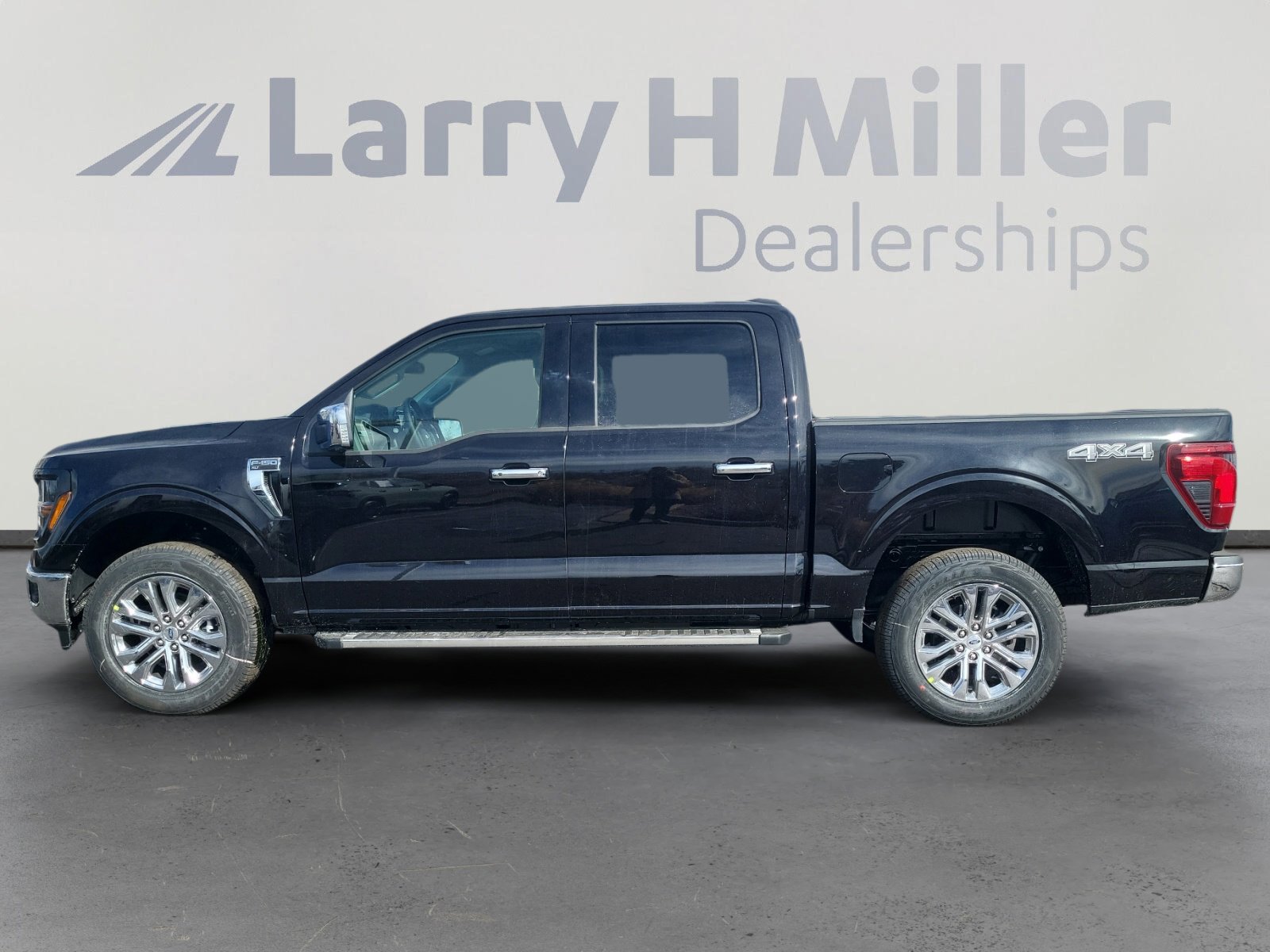 2025 Ford F-150 XLT photo 2
