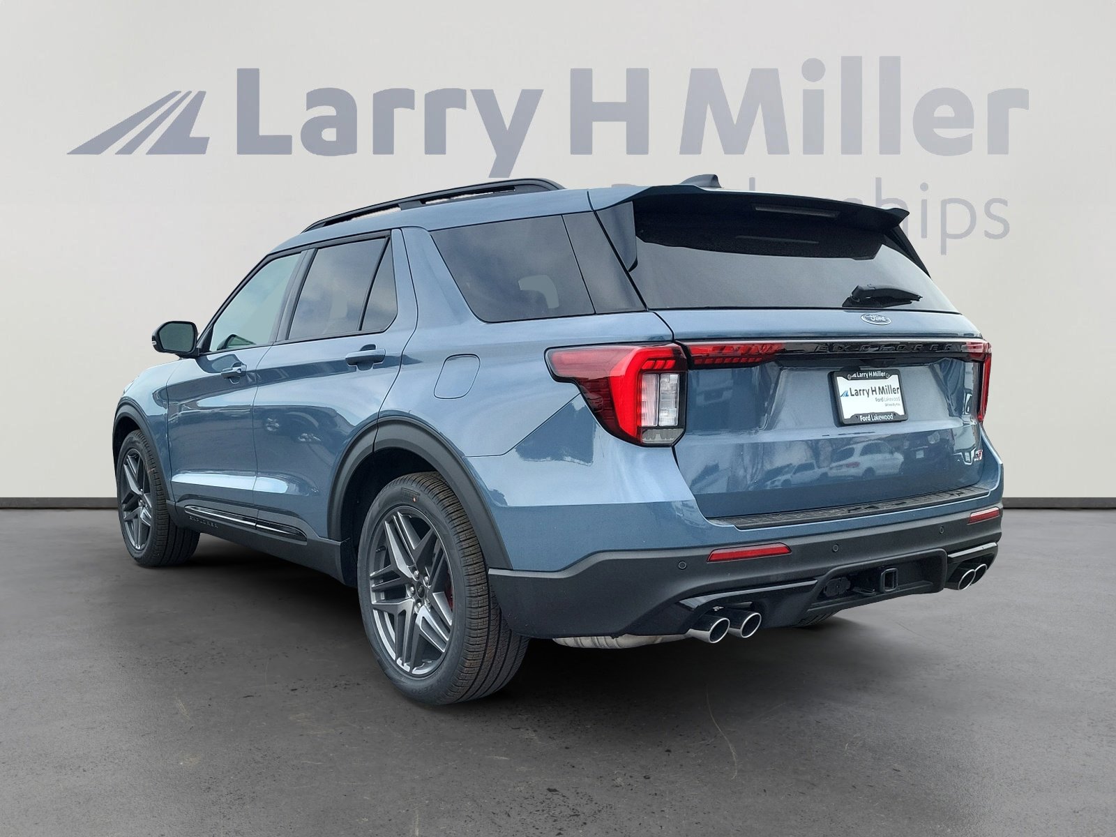 2025 Ford Explorer ST photo 3