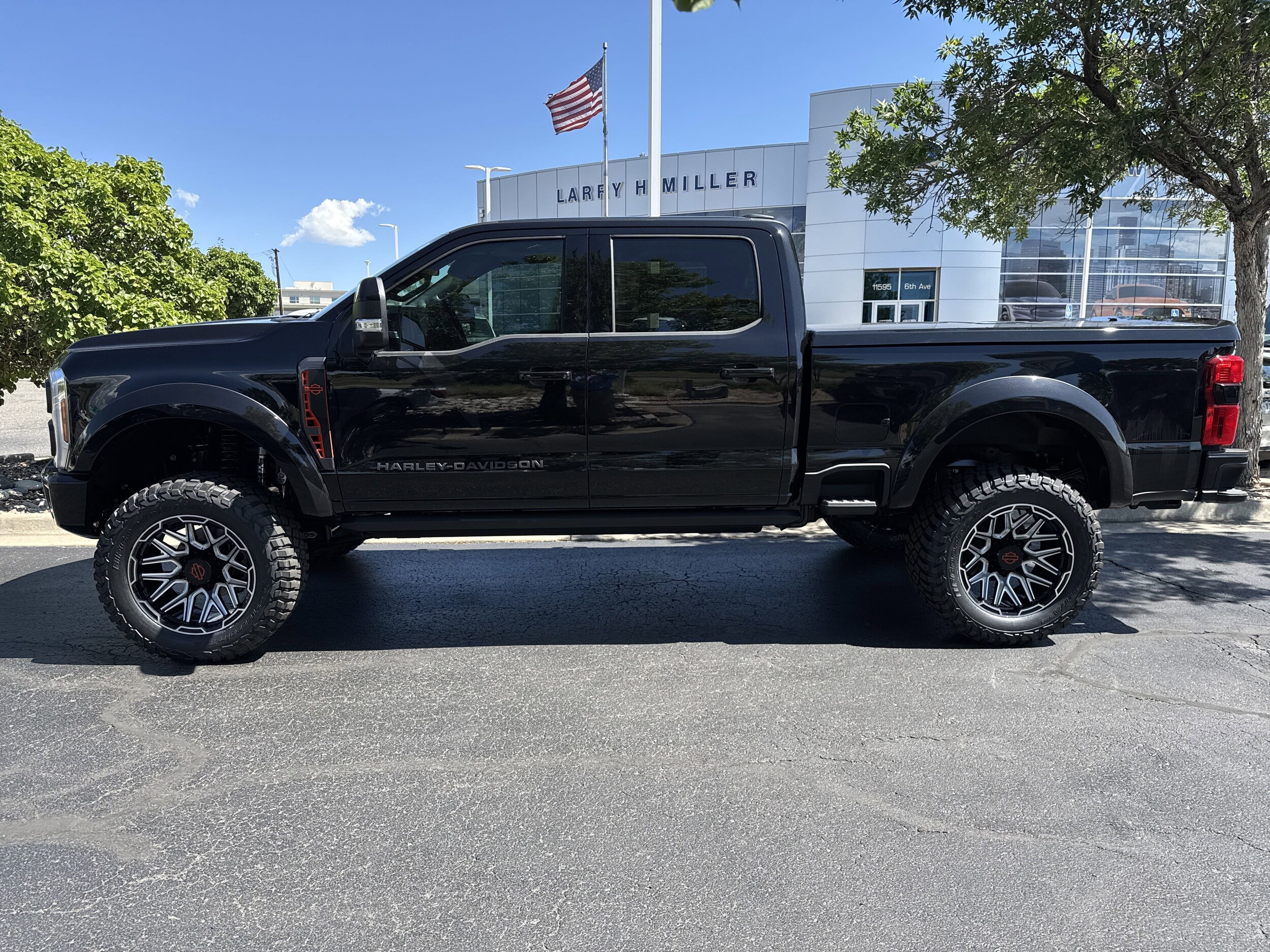 2025 Ford F-250 Lariat photo 2
