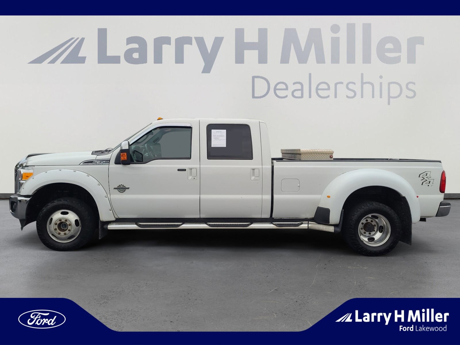 2015 Ford F-350 Lariat photo 2