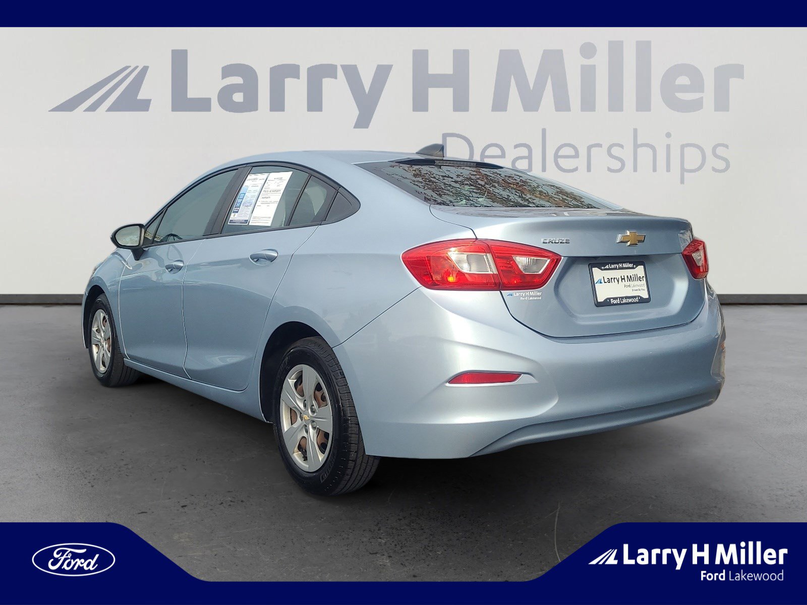 2017 Chevrolet Cruze LS photo 3