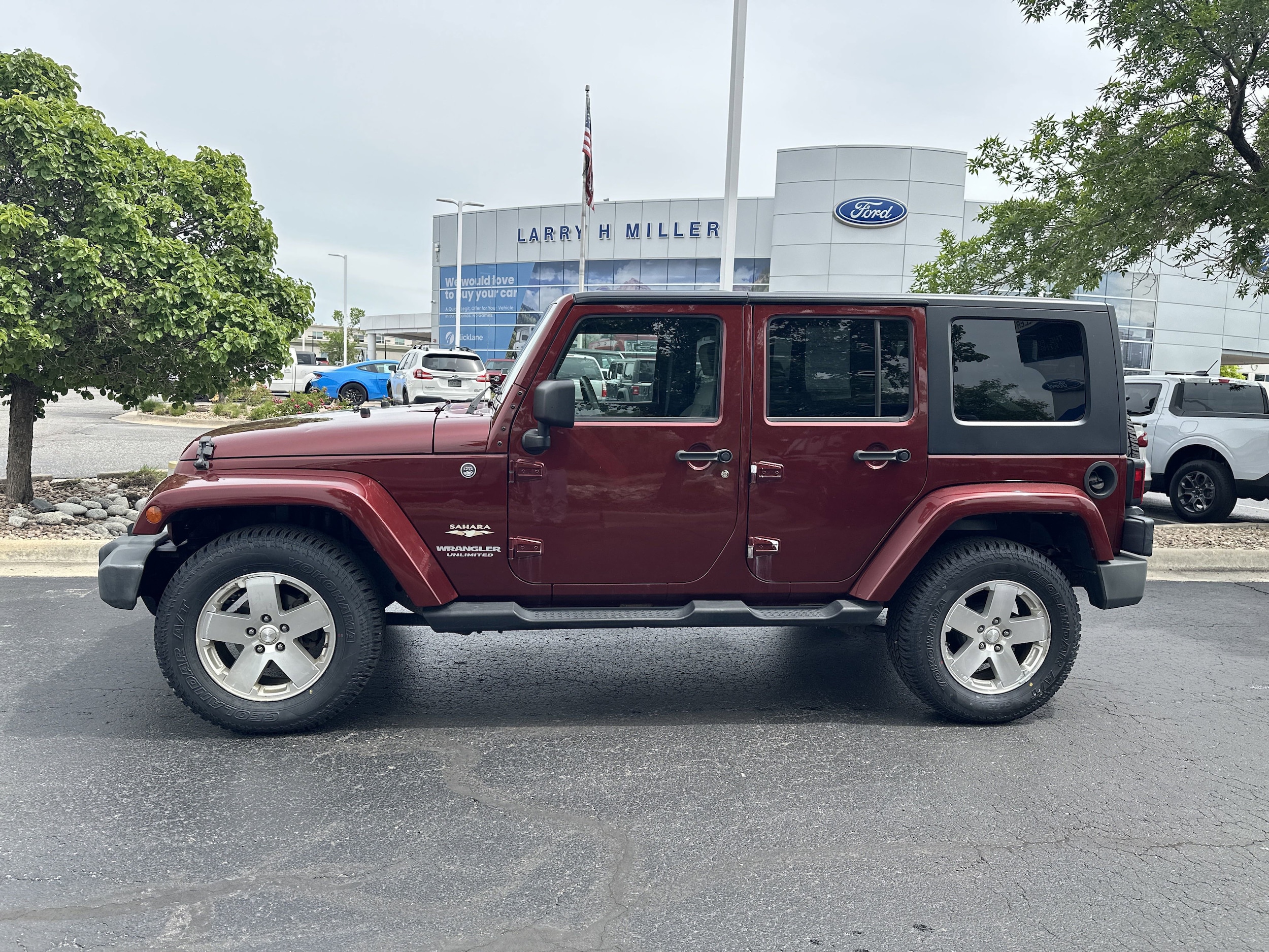 Used 2008 Jeep Wrangler Unlimited Sahara with VIN 1J8GA59178L553221 for sale in Lakewood, CO