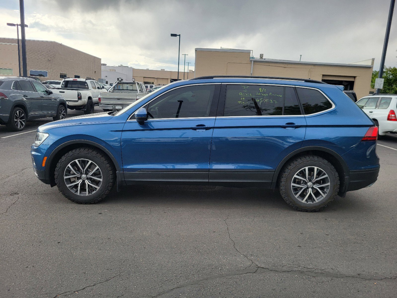 Used 2019 Volkswagen Tiguan SE with VIN 3VV2B7AXXKM035945 for sale in Lakewood, CO