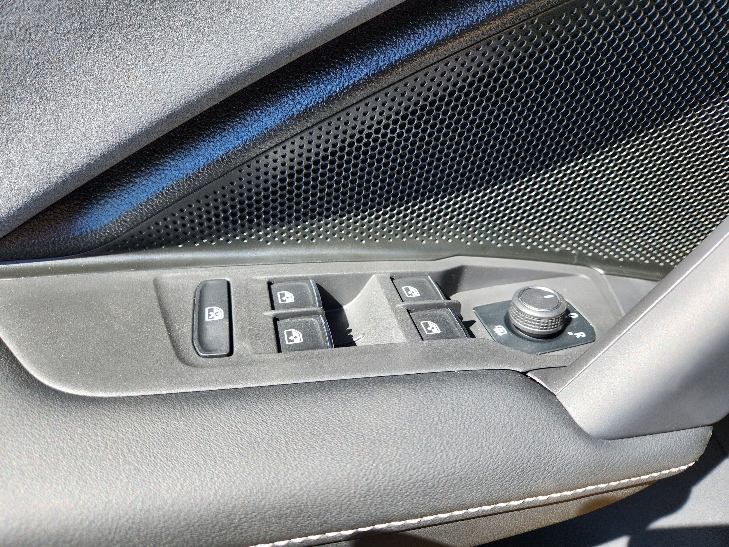 2025 Volkswagen Tiguan SE - Photo 20