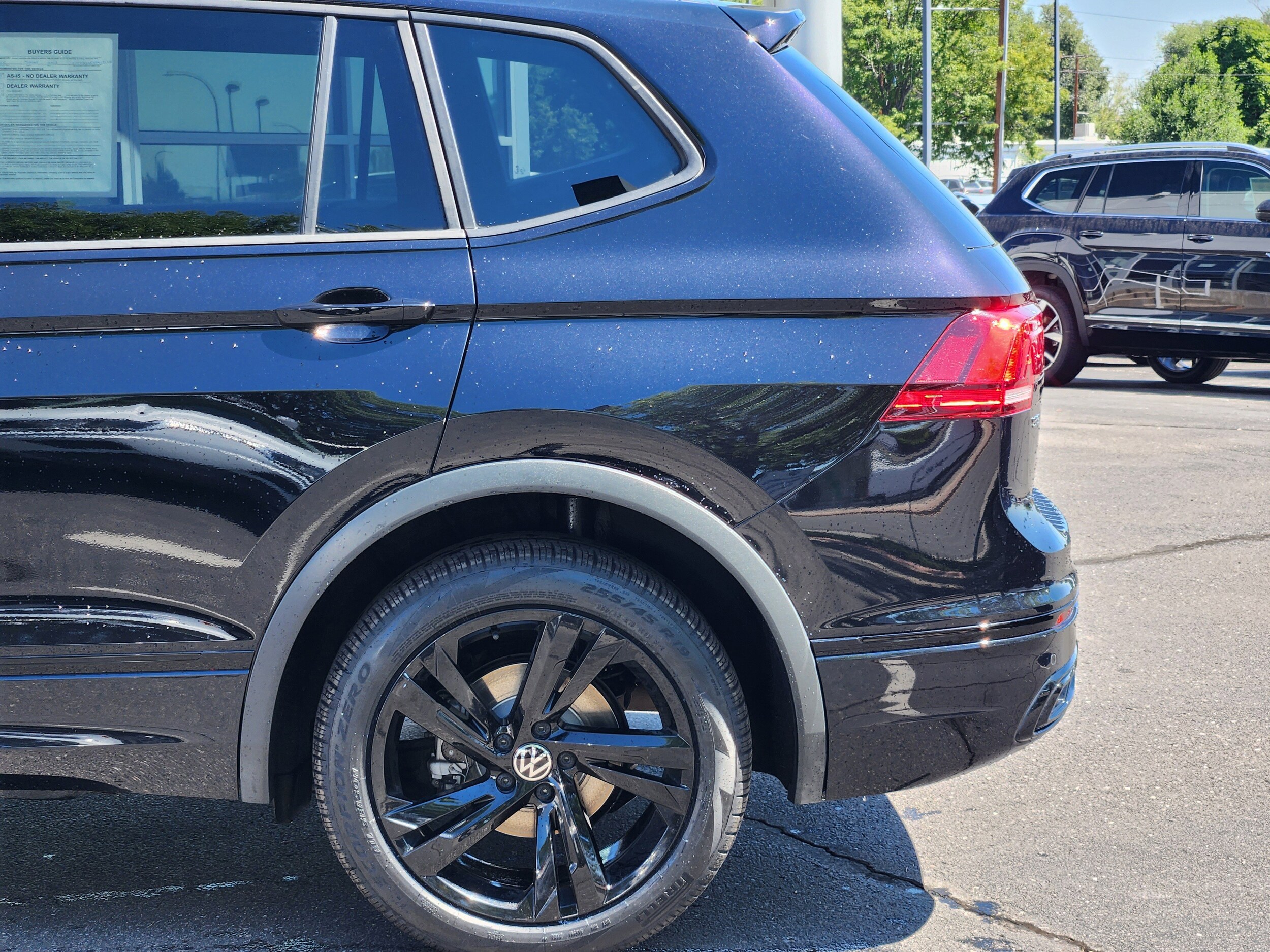 2023 Volkswagen Tiguan SE R-Line Black photo 2