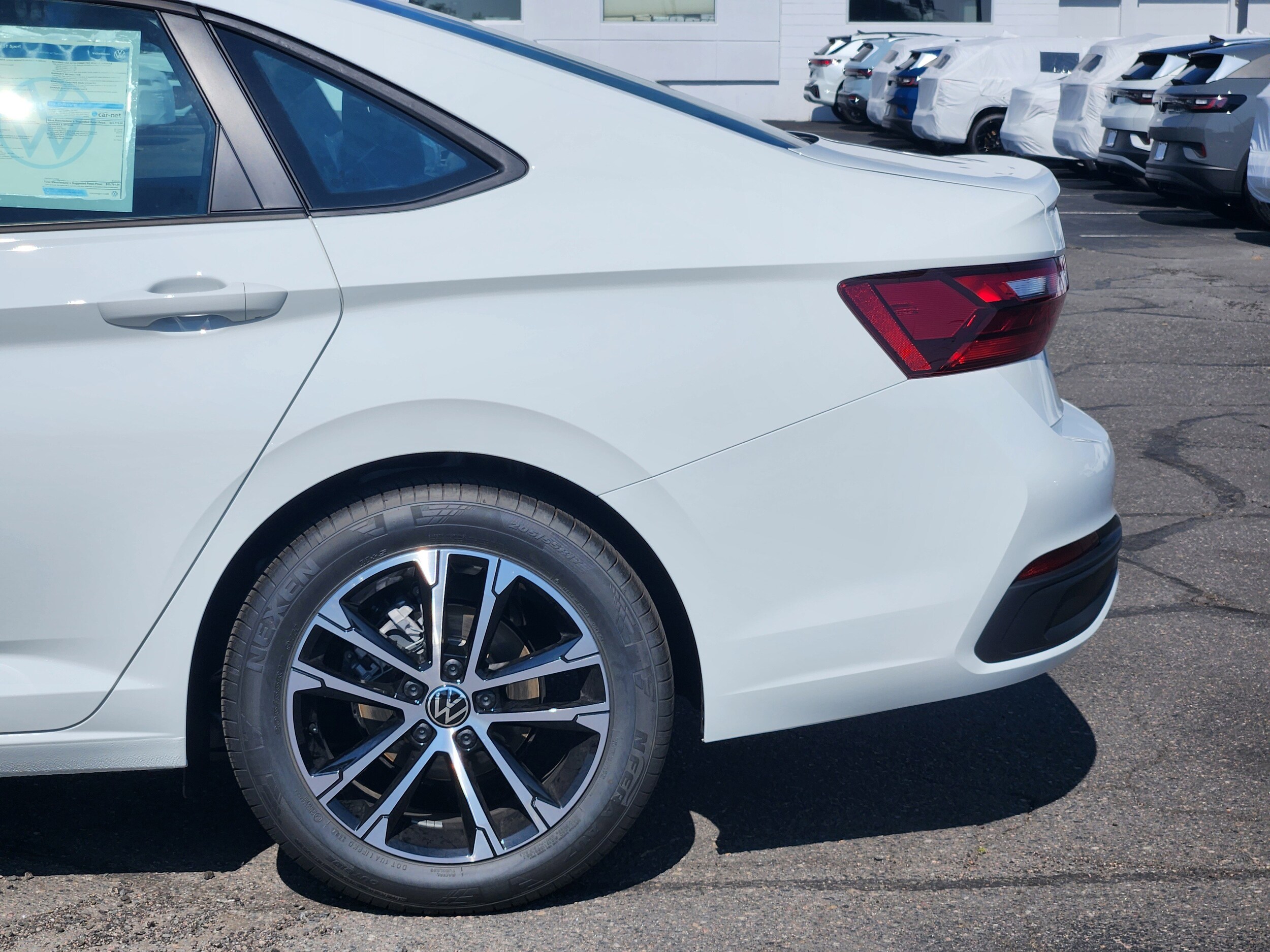 2025 Volkswagen Jetta 1.5T Sport photo 3
