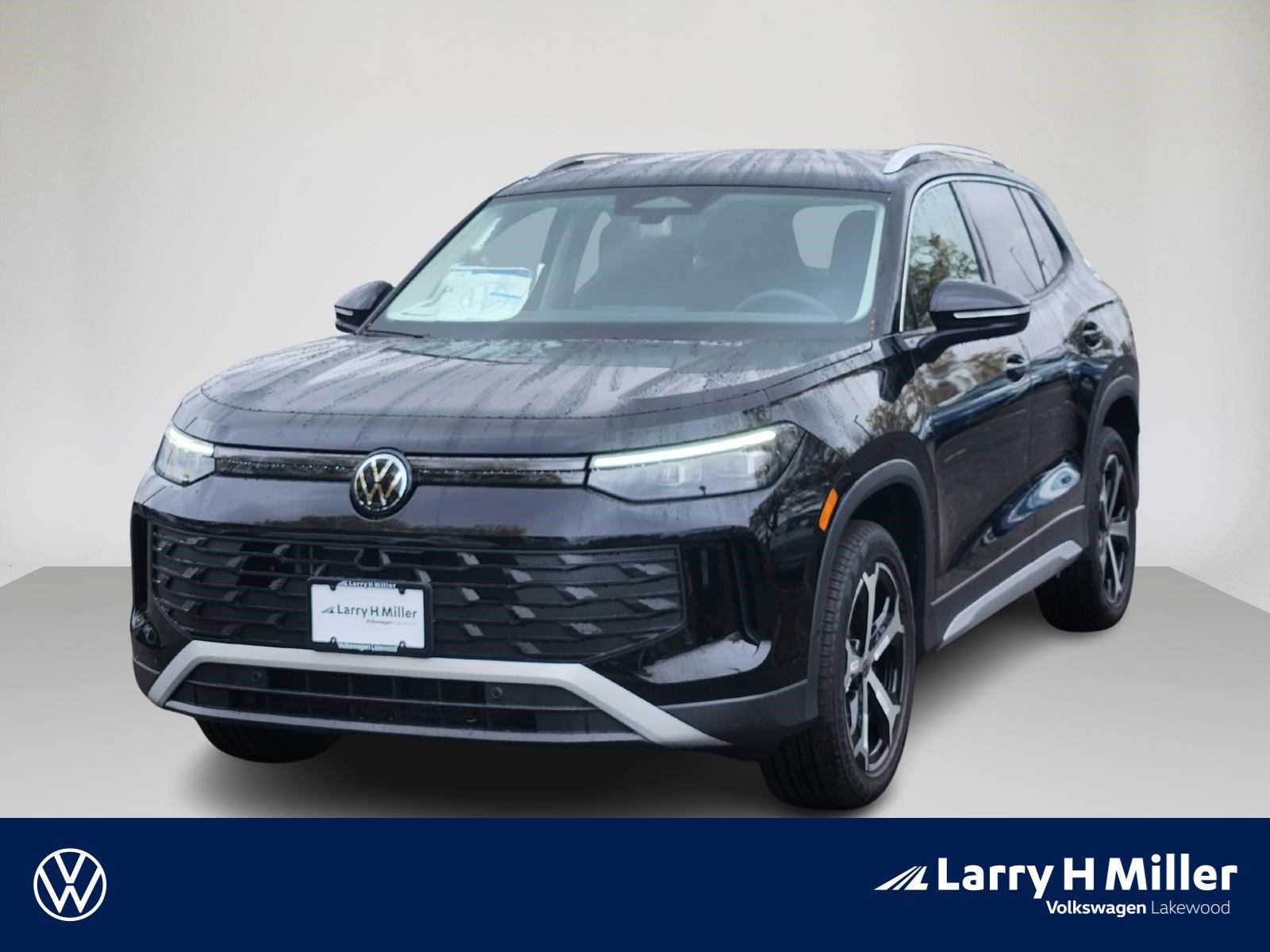 2025 Volkswagen Tiguan SE's photo