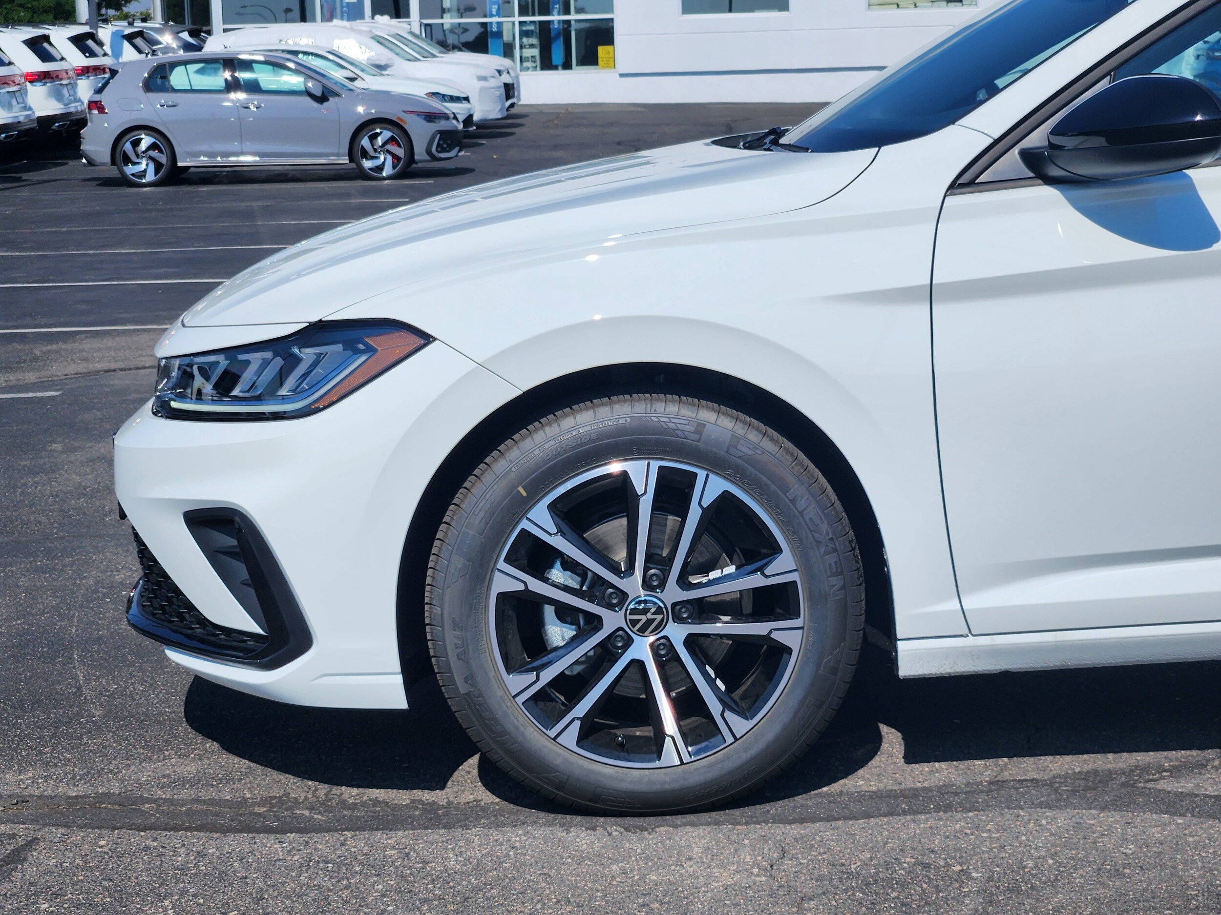 2025 Volkswagen Jetta 1.5T Sport photo 2