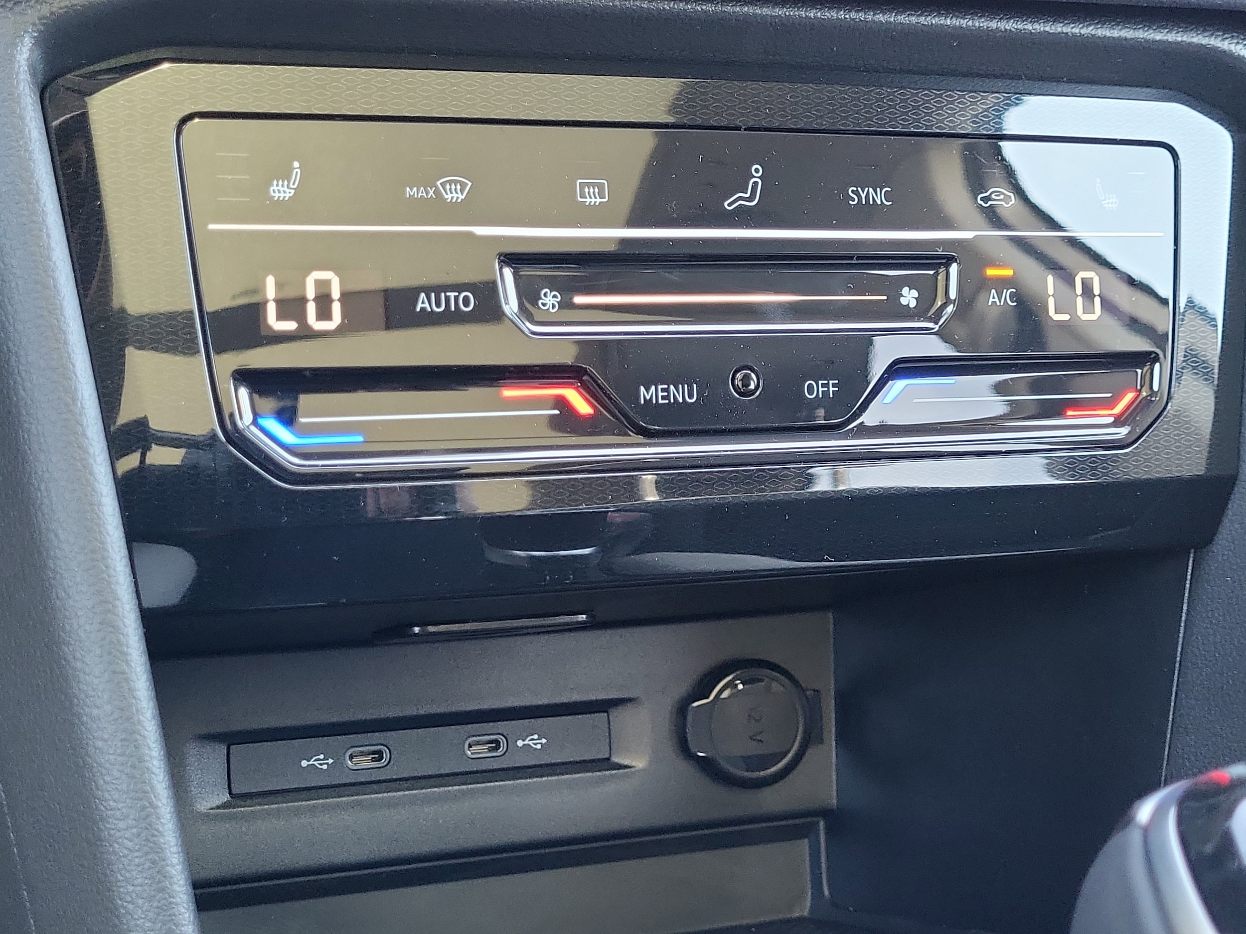2025 Volkswagen Taos SE - Photo 30