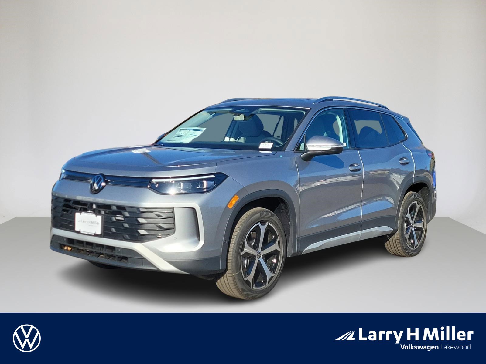 2025 Volkswagen Tiguan SE's photo