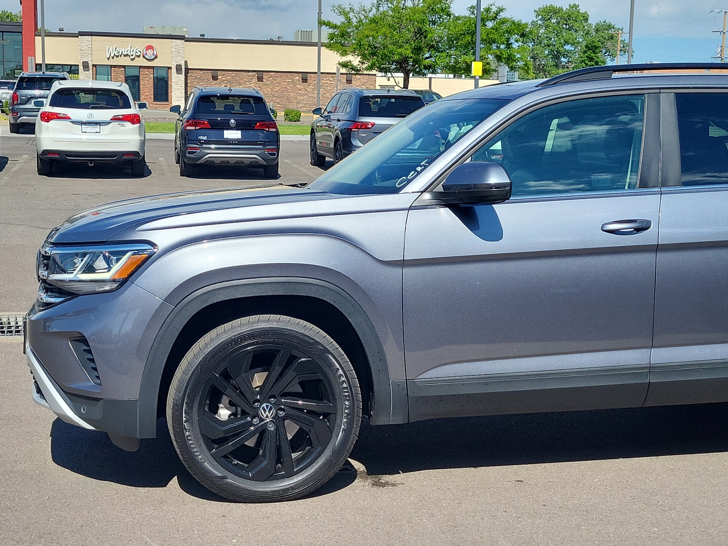 Used 2022 Volkswagen Atlas SE w/Tech with VIN 1V2KP2CA3NC509959 for sale in Lakewood, CO