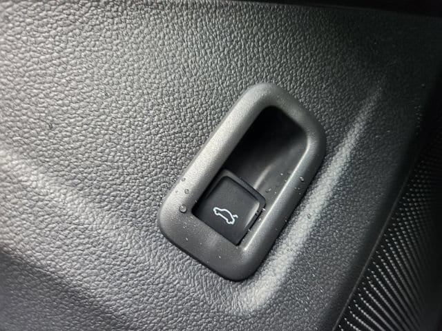 2025 Volkswagen Tiguan SE - Photo 38
