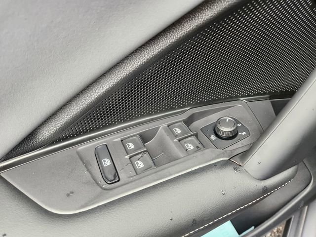 2025 Volkswagen Tiguan SE - Photo 24