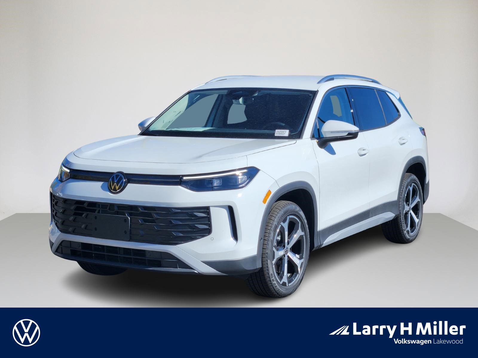 2025 Volkswagen Tiguan SE's photo