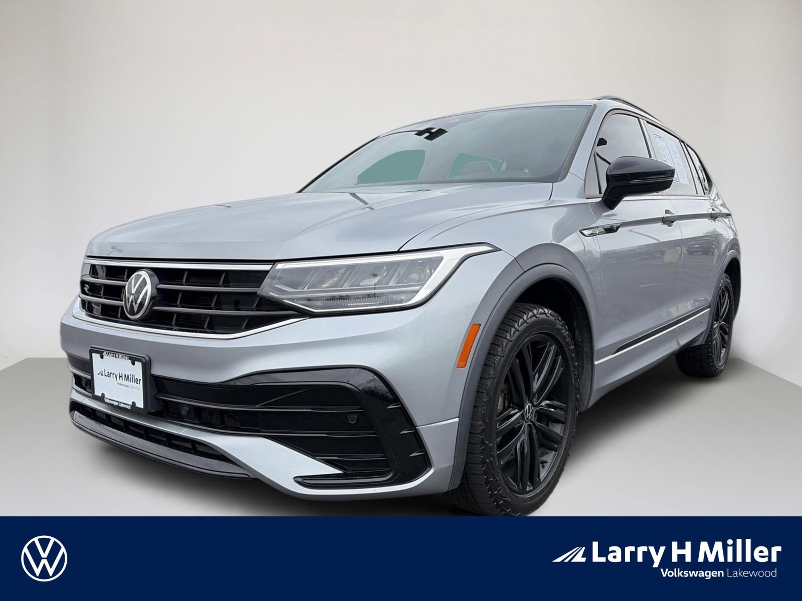 2022 Volkswagen Tiguan 2.0T SE R-Line Black's photo