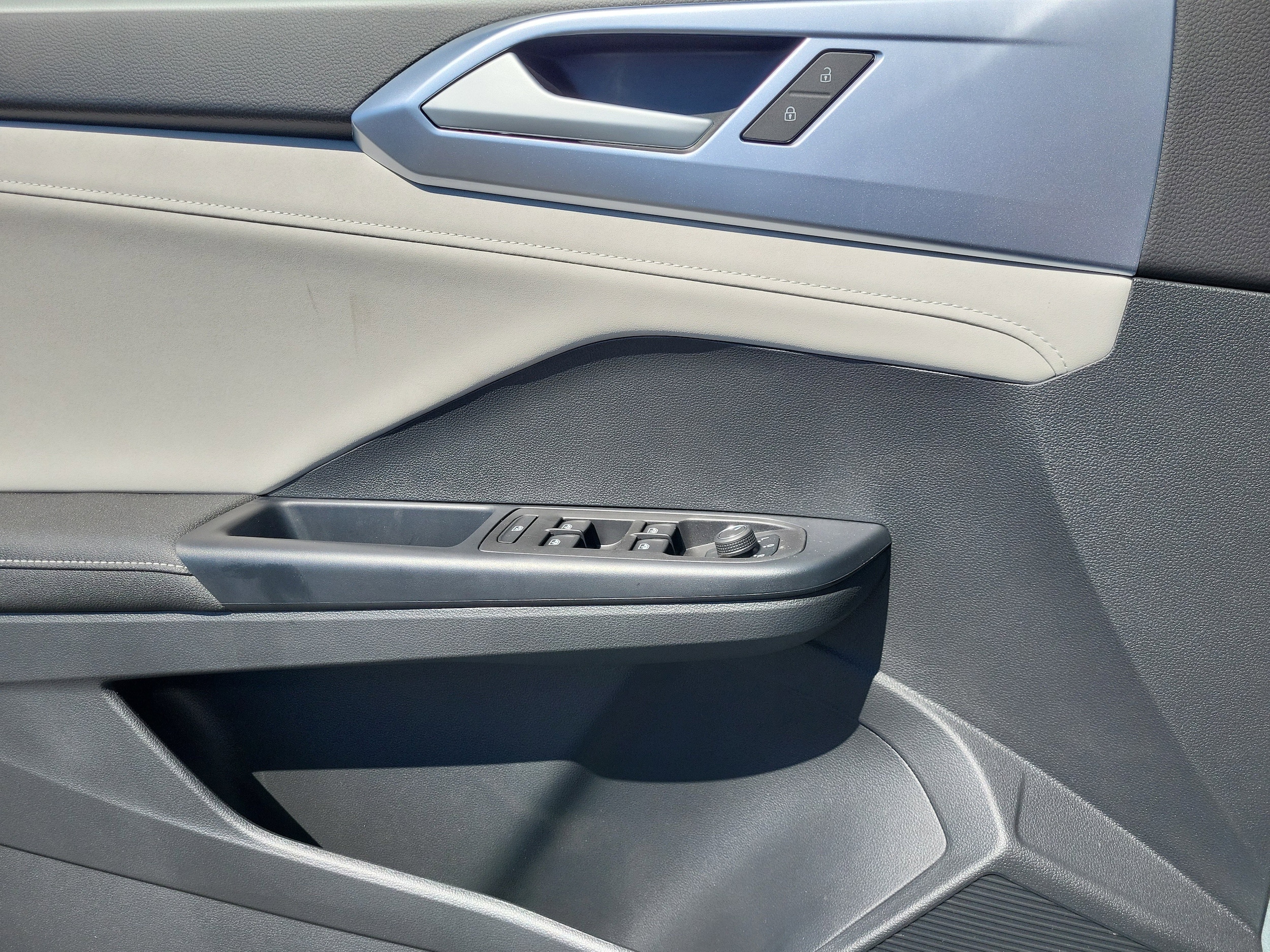 2025 Volkswagen Taos SE - Photo 16