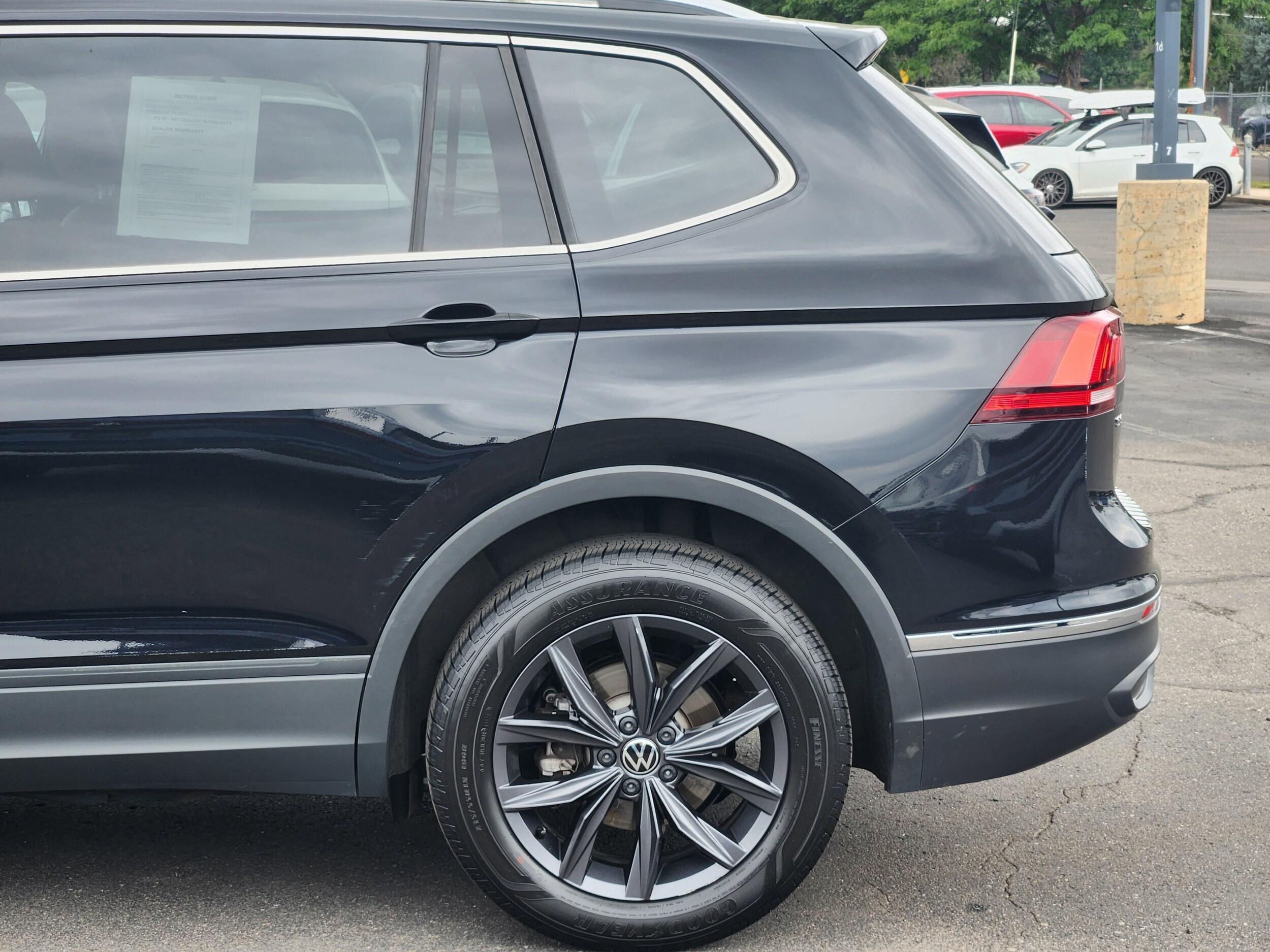 2022 Volkswagen Tiguan SE photo 3