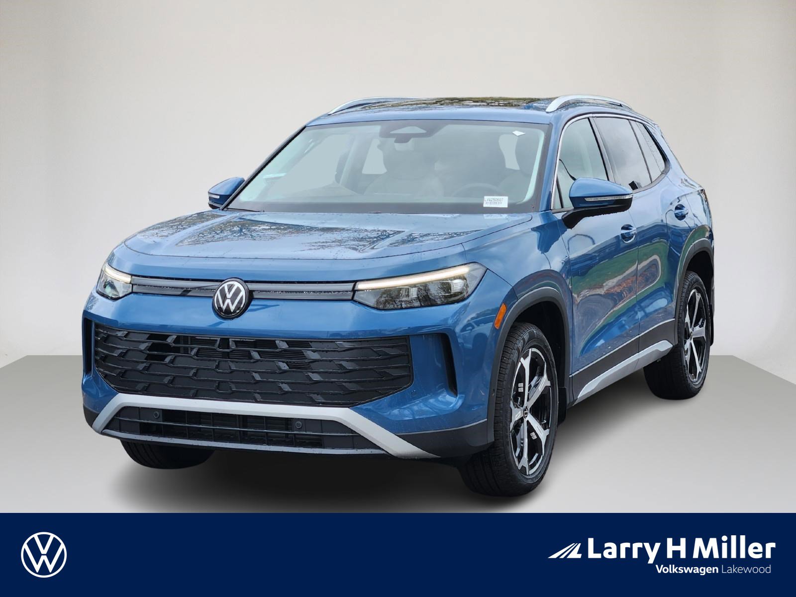 2025 Volkswagen Tiguan SE's photo