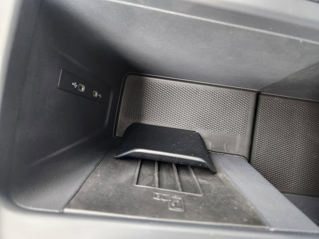 2025 Volkswagen Tiguan SE - Photo 35