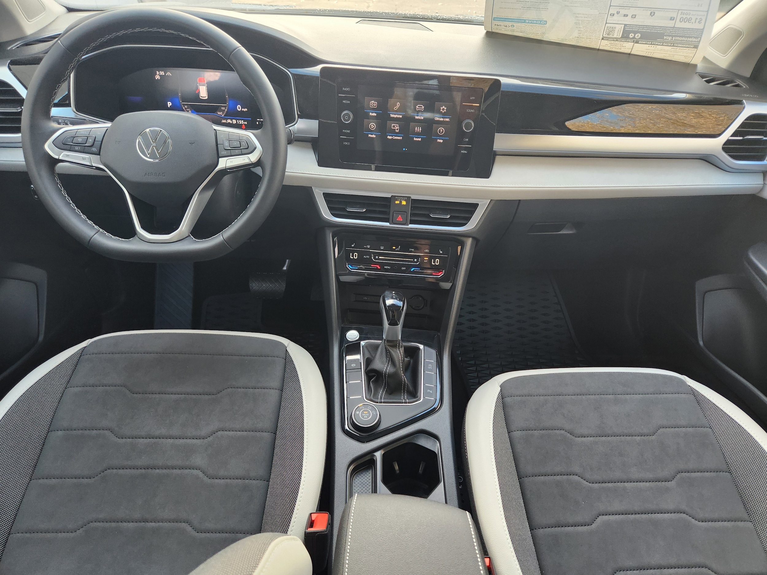 2025 Volkswagen Taos SE - Photo 21