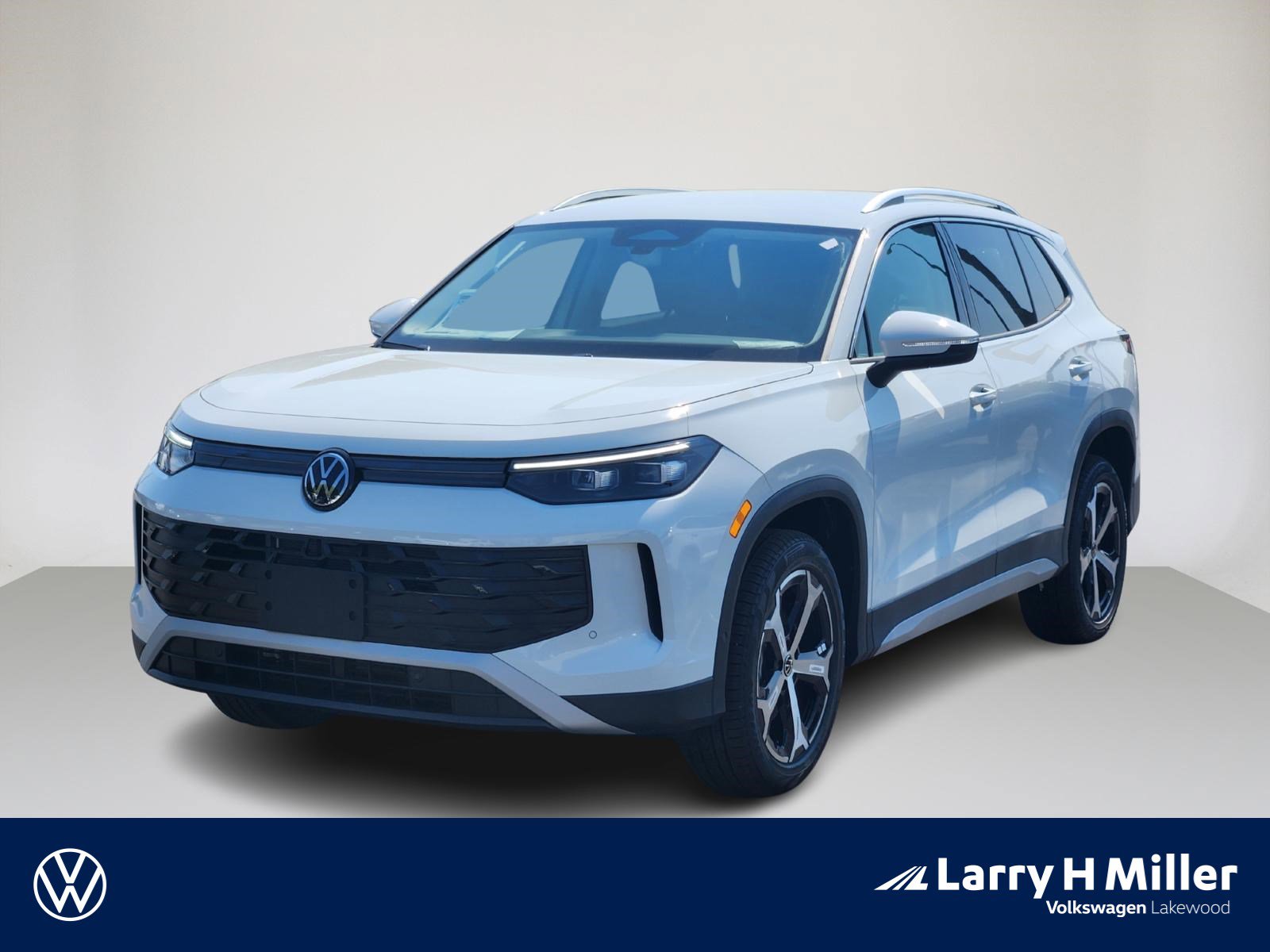 2025 Volkswagen Tiguan SE's photo