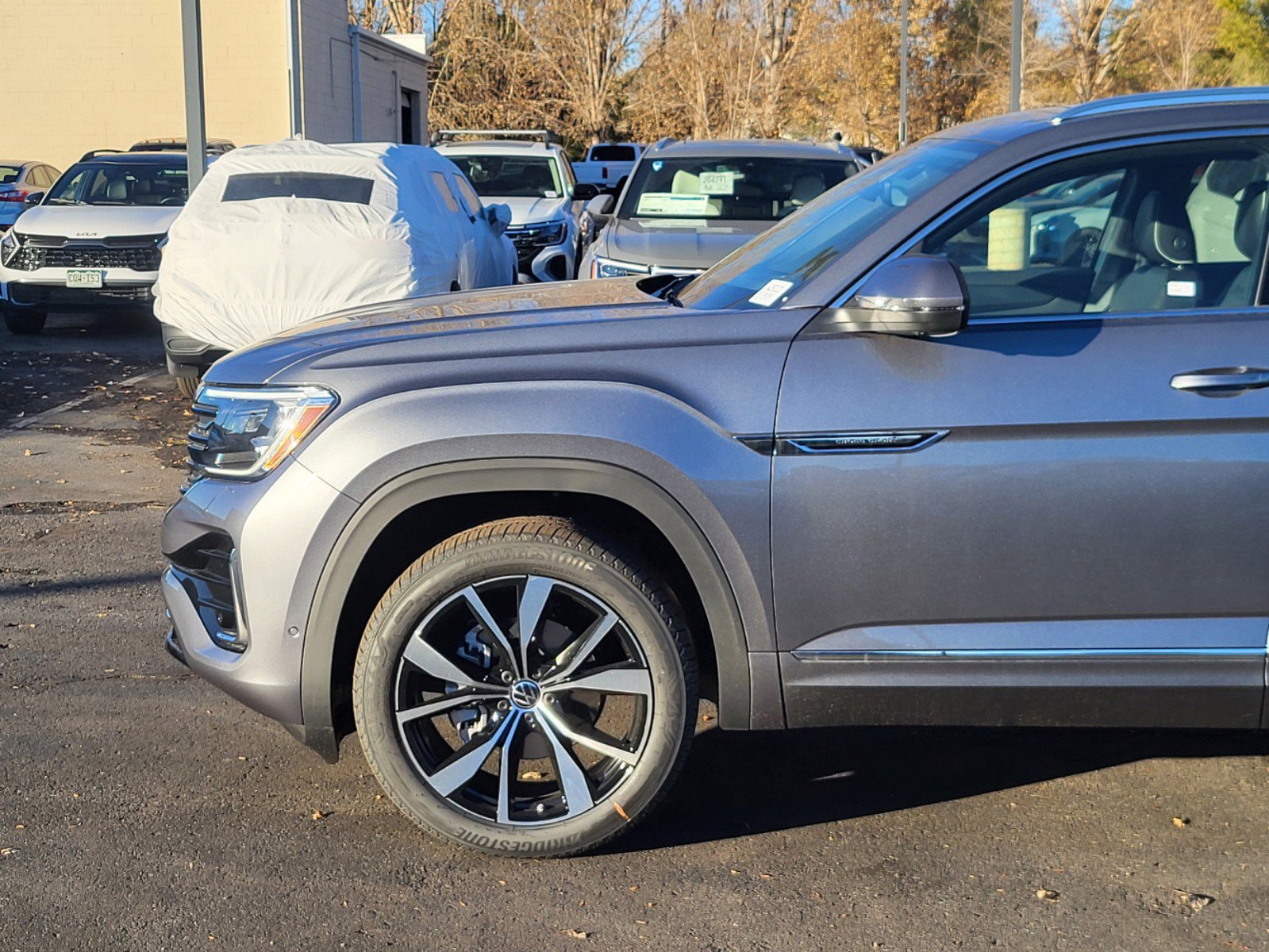 2025 Volkswagen Atlas Cross Sport SEL Premium R-Line photo 2