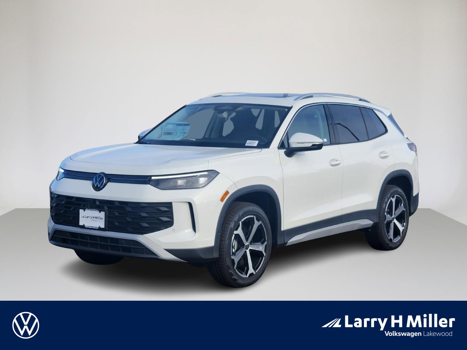 2026 Volkswagen Tiguan SE's photo