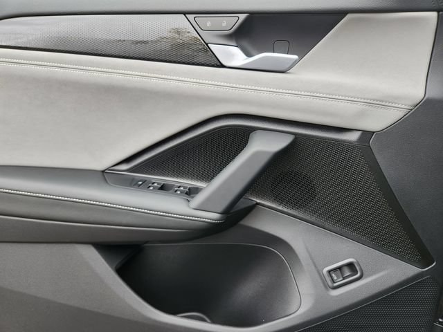 2025 Volkswagen Tiguan SE - Photo 24