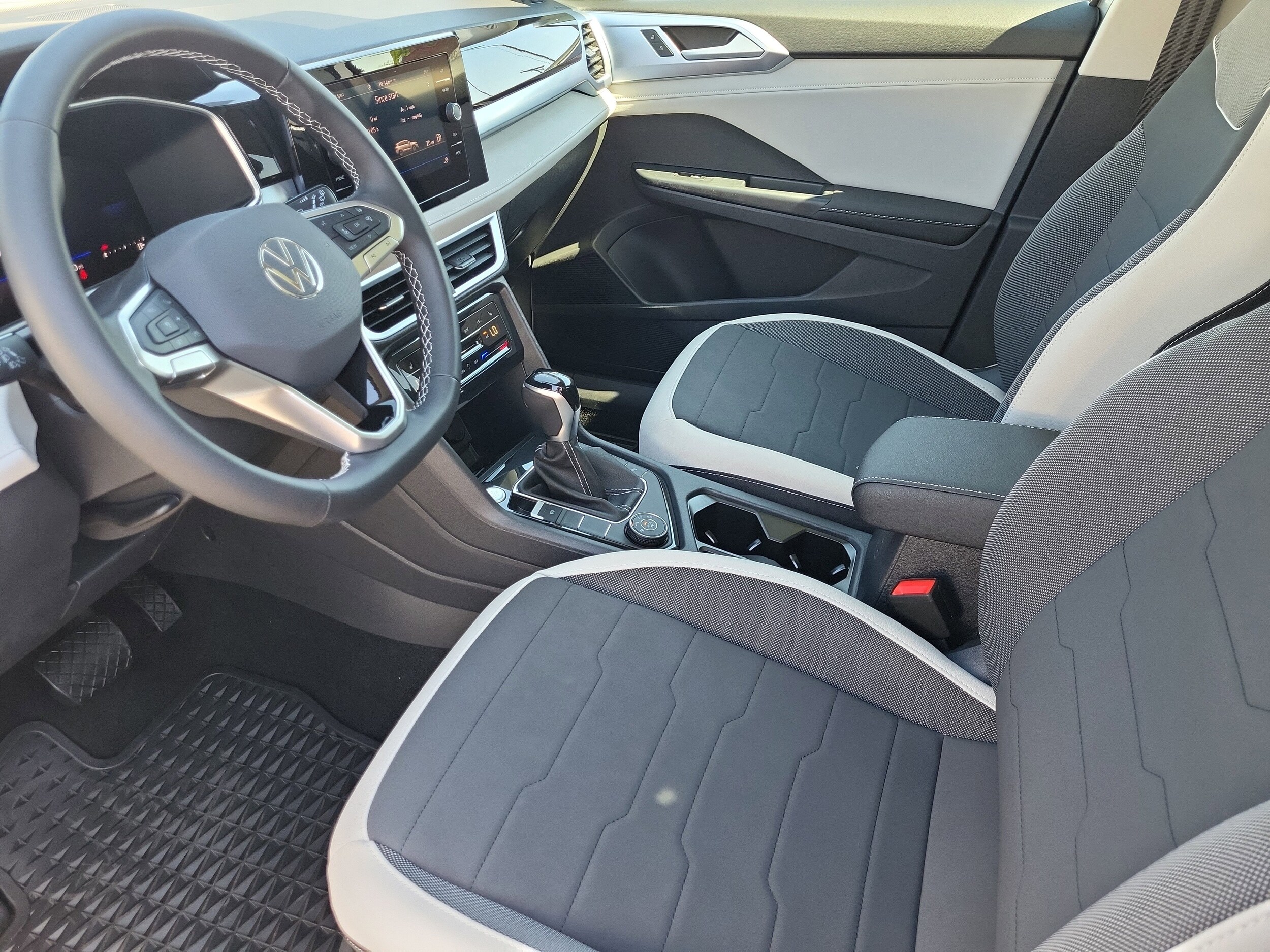 2025 Volkswagen Taos SE - Photo 18