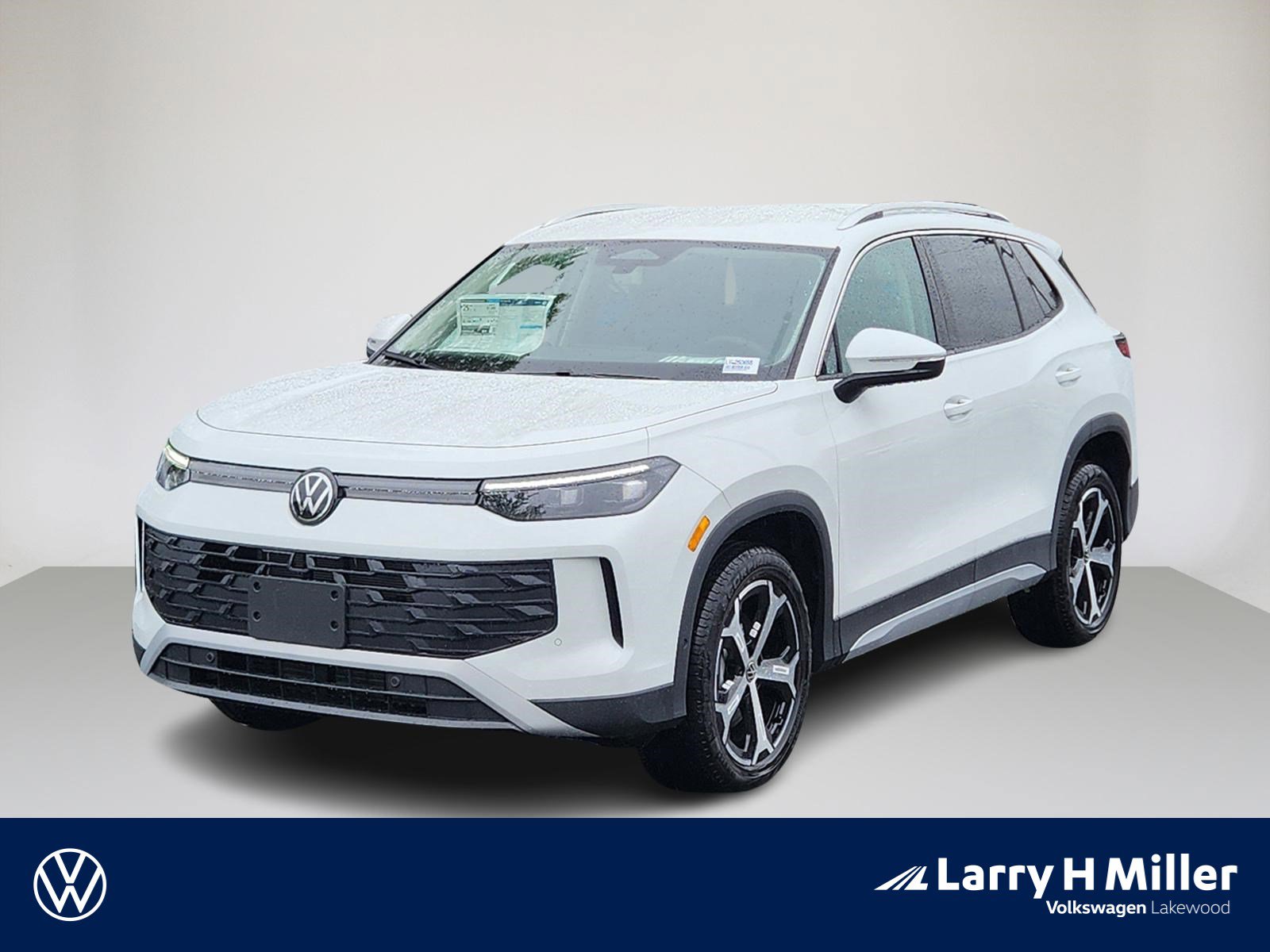 2025 Volkswagen Tiguan SE's photo