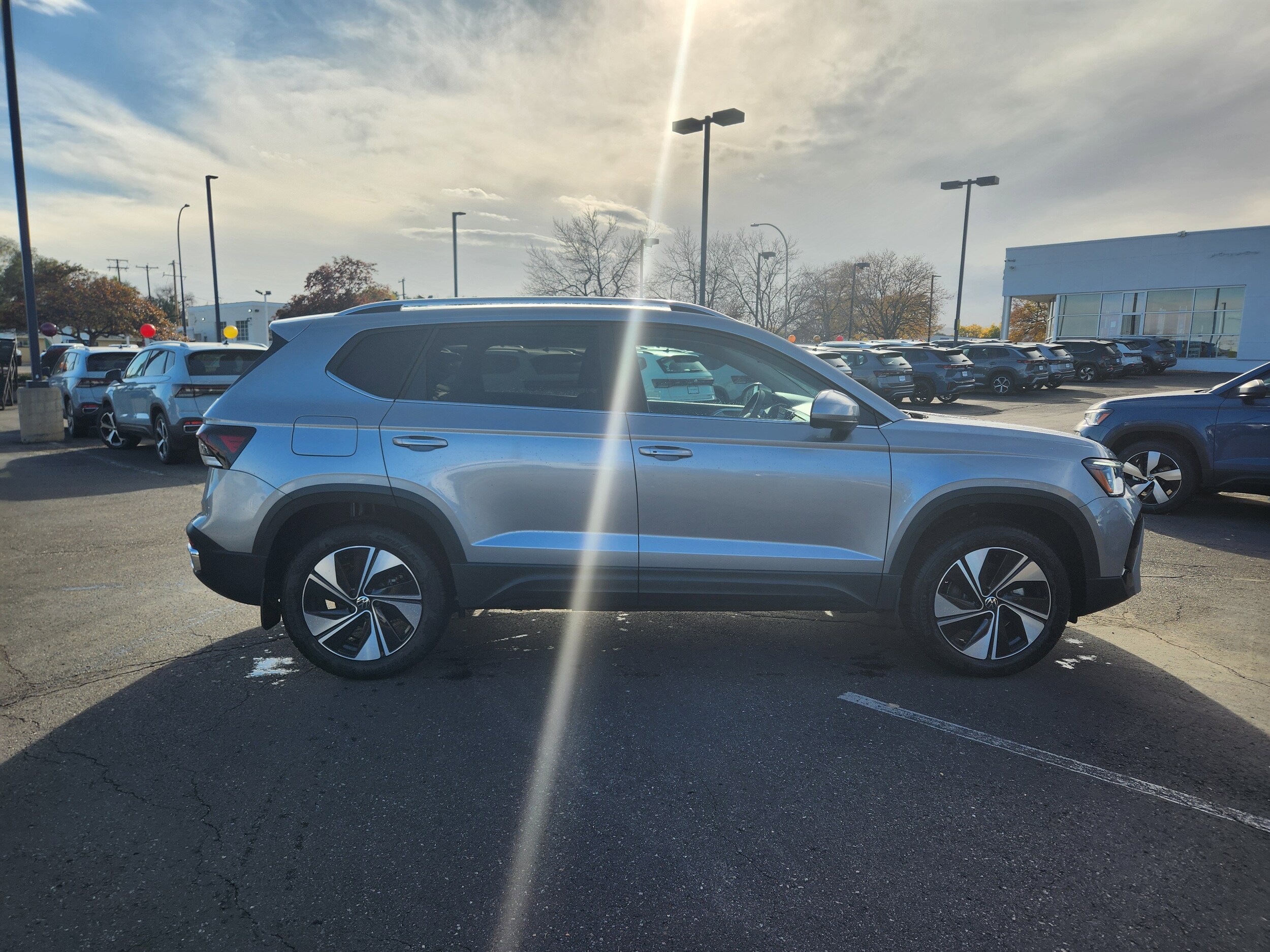 2025 Volkswagen Taos SE - Photo 10