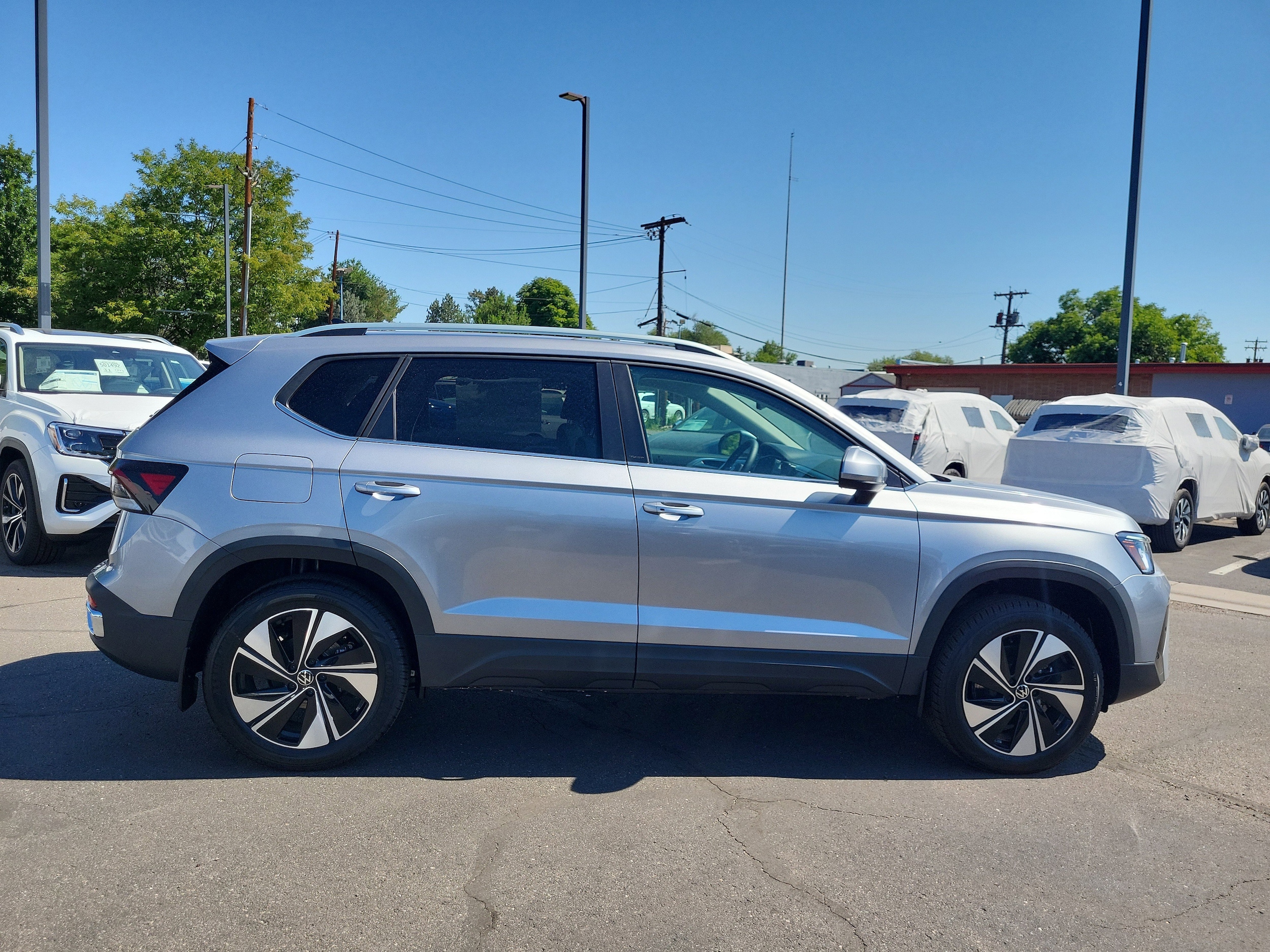 2025 Volkswagen Taos SE - Photo 11