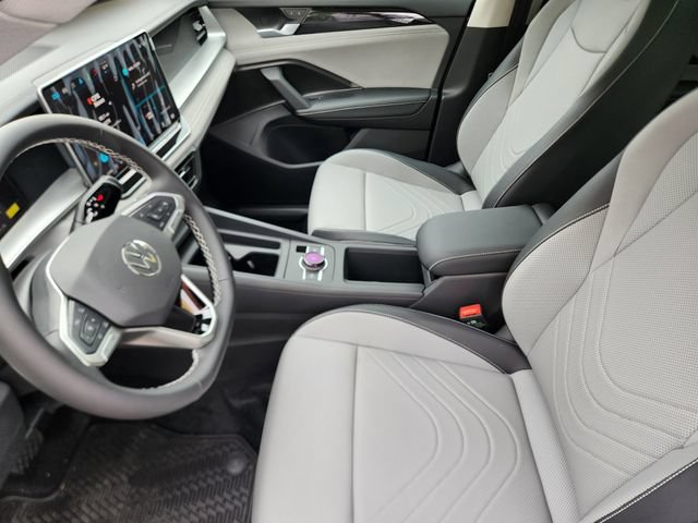 2025 Volkswagen Tiguan SE - Photo 26