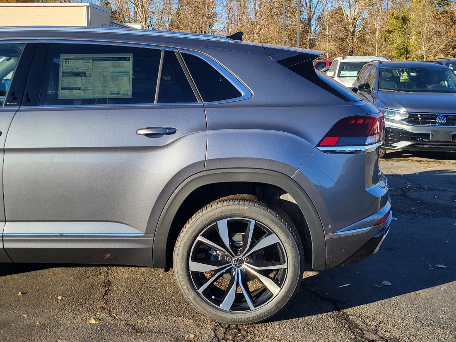 2025 Volkswagen Atlas Cross Sport SEL Premium R-Line photo 4