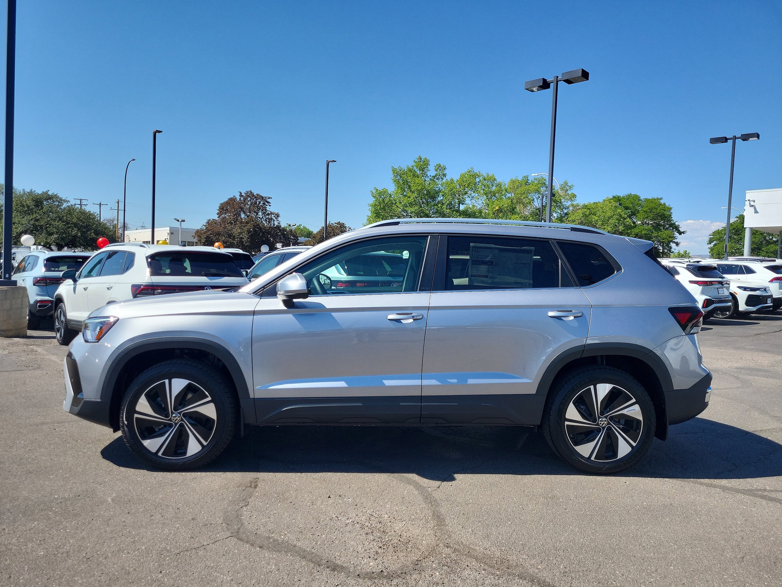 2025 Volkswagen Taos SE - Photo 6