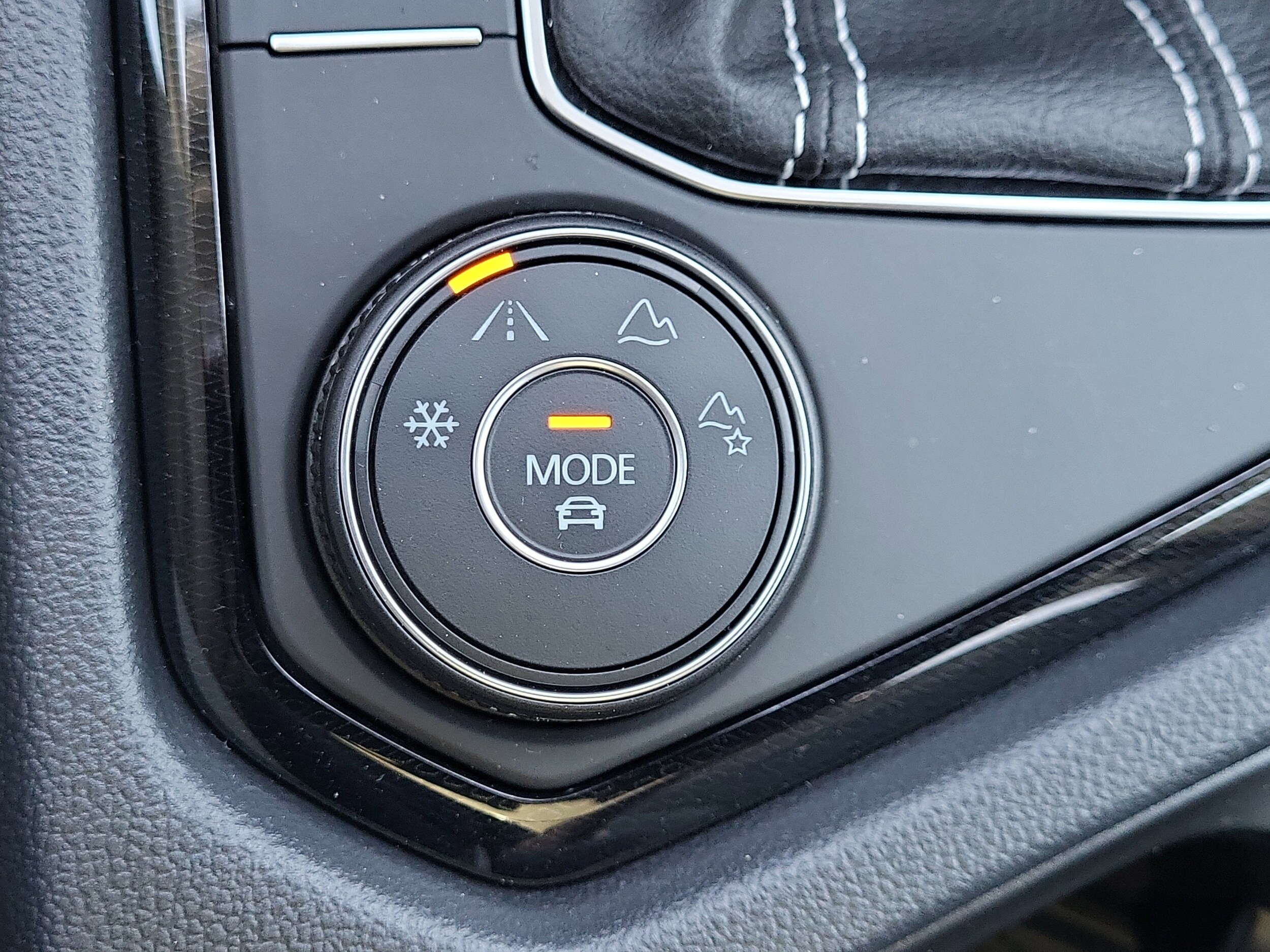 2025 Volkswagen Taos SE - Photo 31
