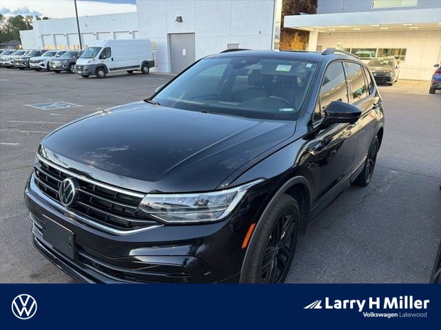 2022 Volkswagen Tiguan 2.0T SE R-Line Black 4Motion's photo