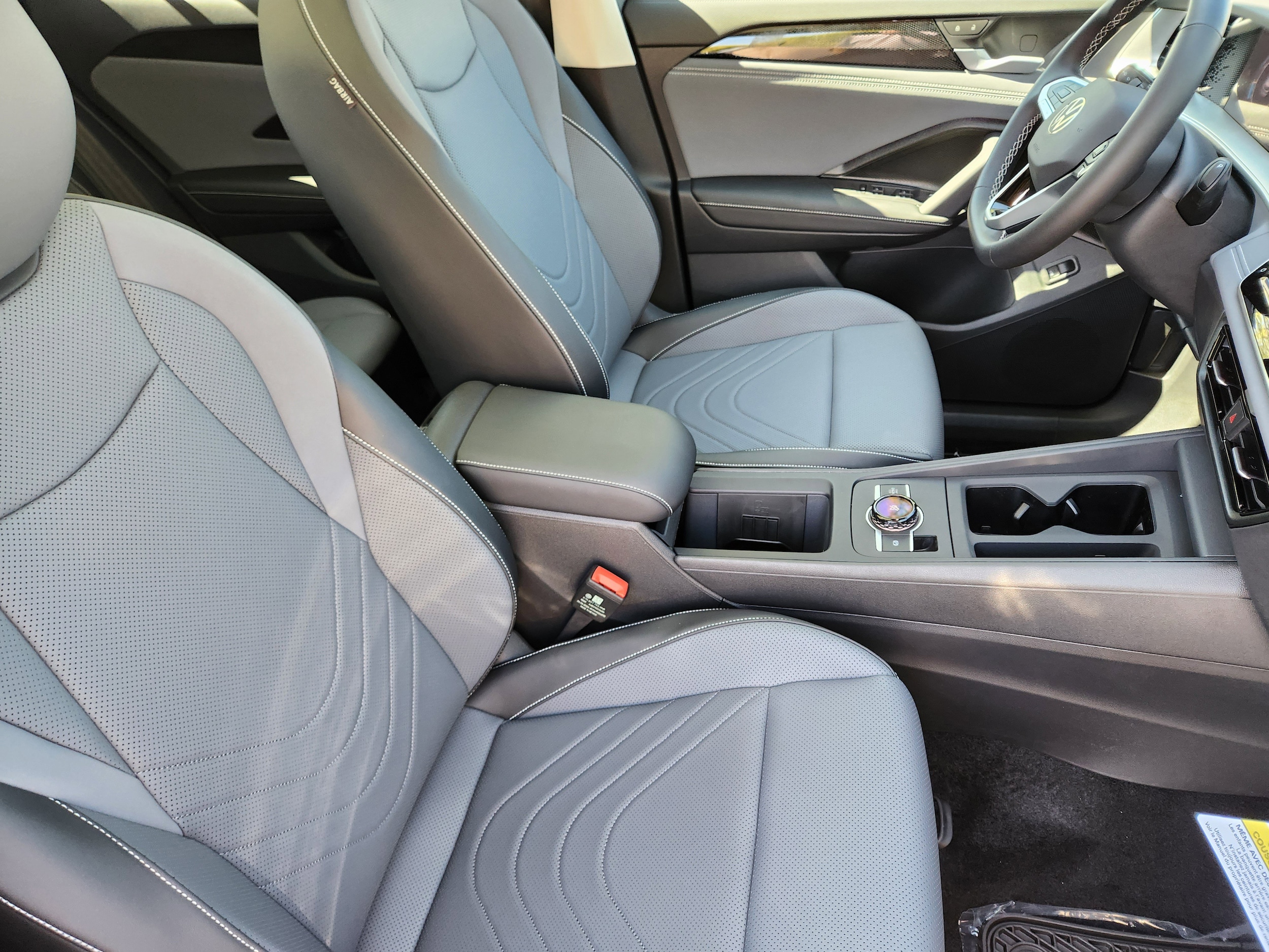 2025 Volkswagen Tiguan SE - Photo 30