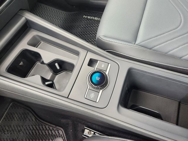 2025 Volkswagen Tiguan SE - Photo 19