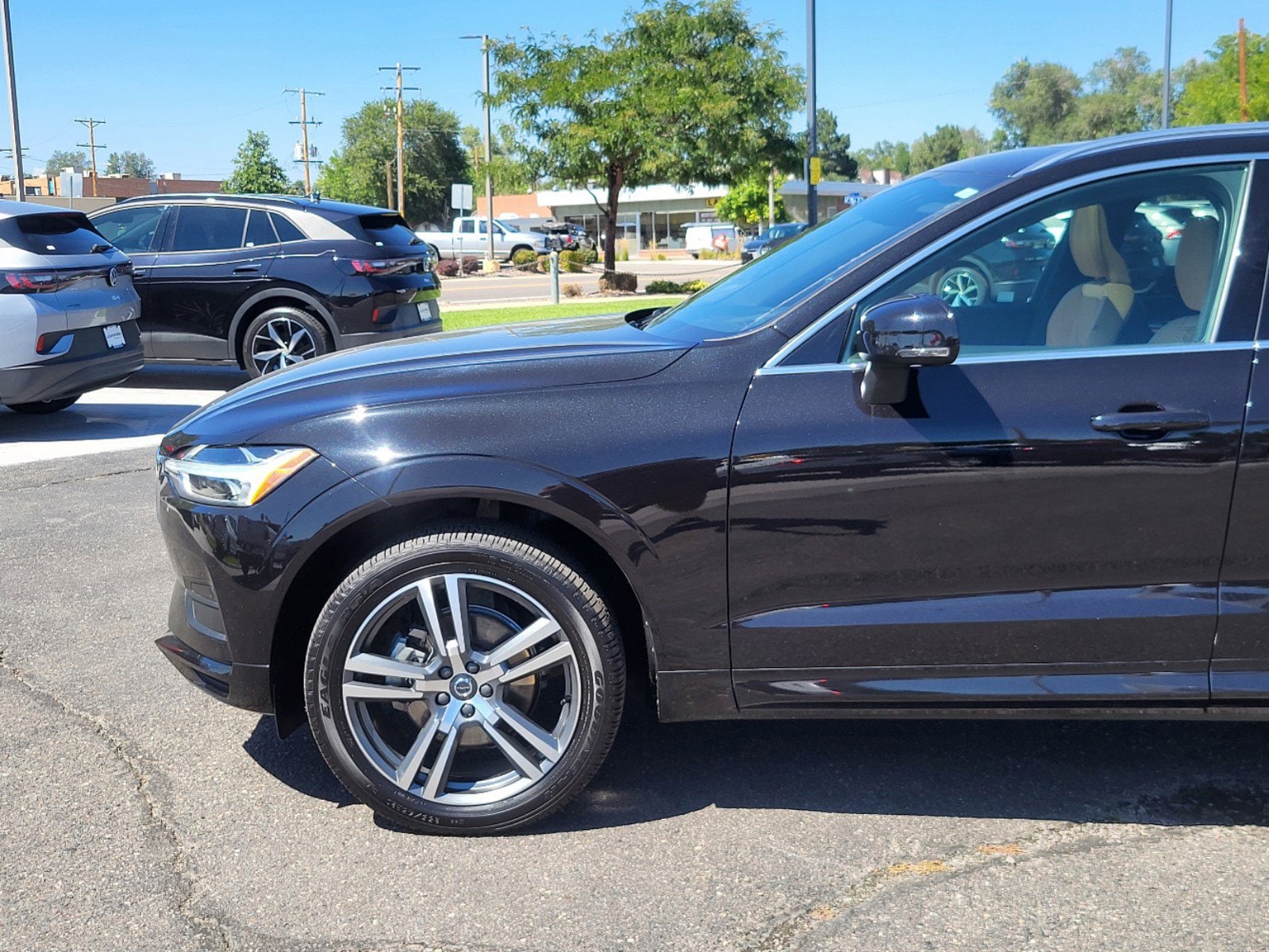 Used 2020 Volvo XC60 Momentum with VIN YV4102RK3L1536215 for sale in Lakewood, CO