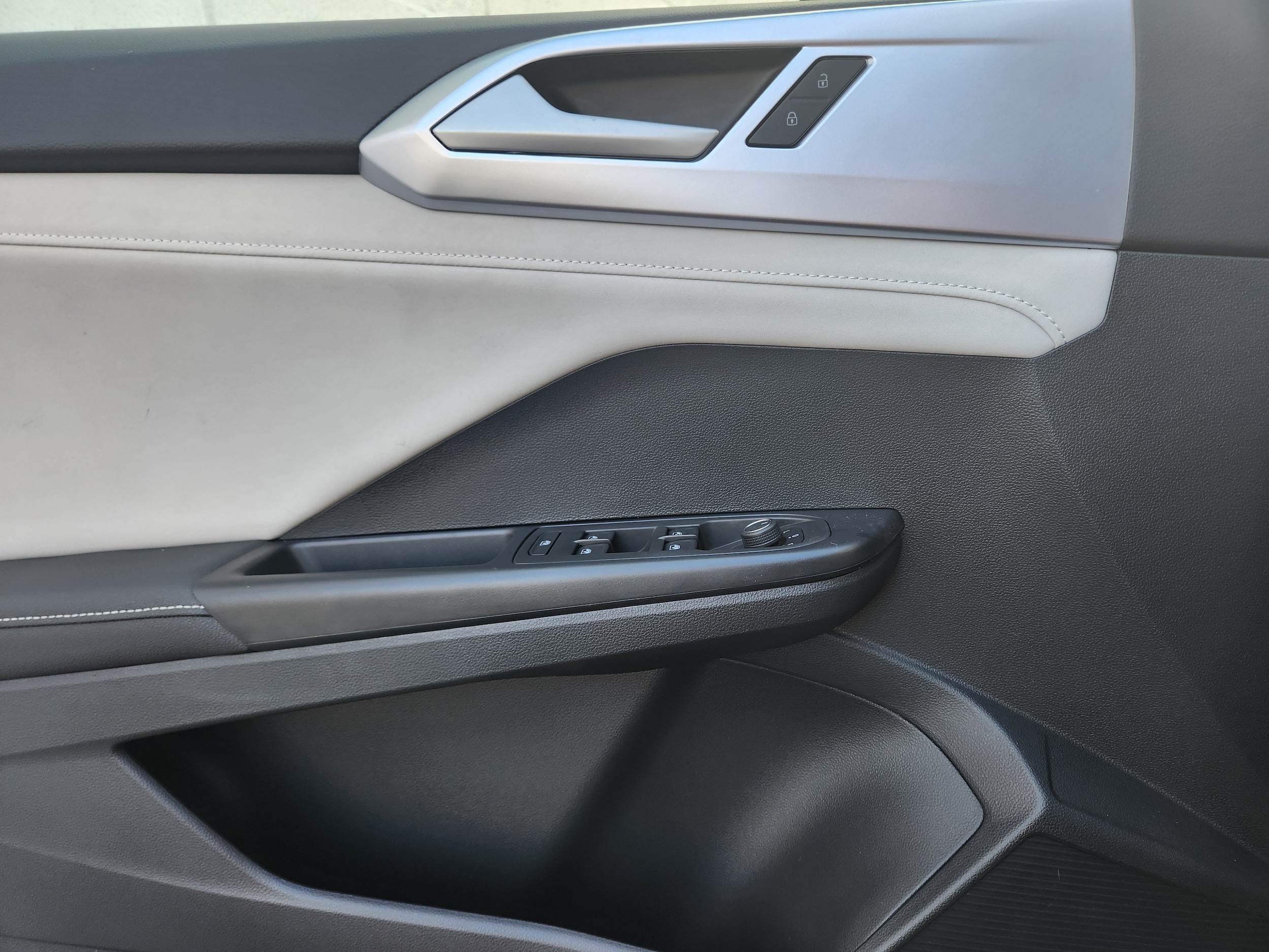 2025 Volkswagen Taos SE - Photo 17