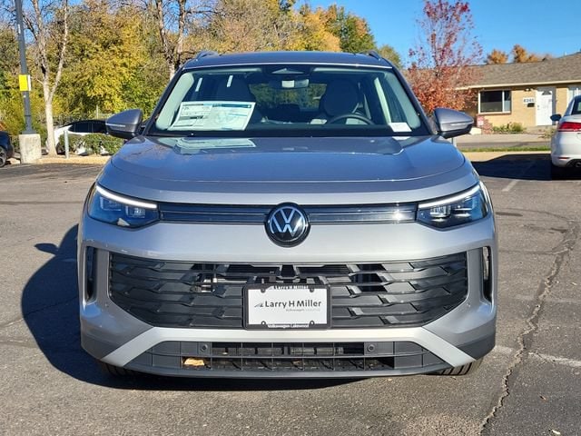 2025 Volkswagen Tiguan SE - Photo 11