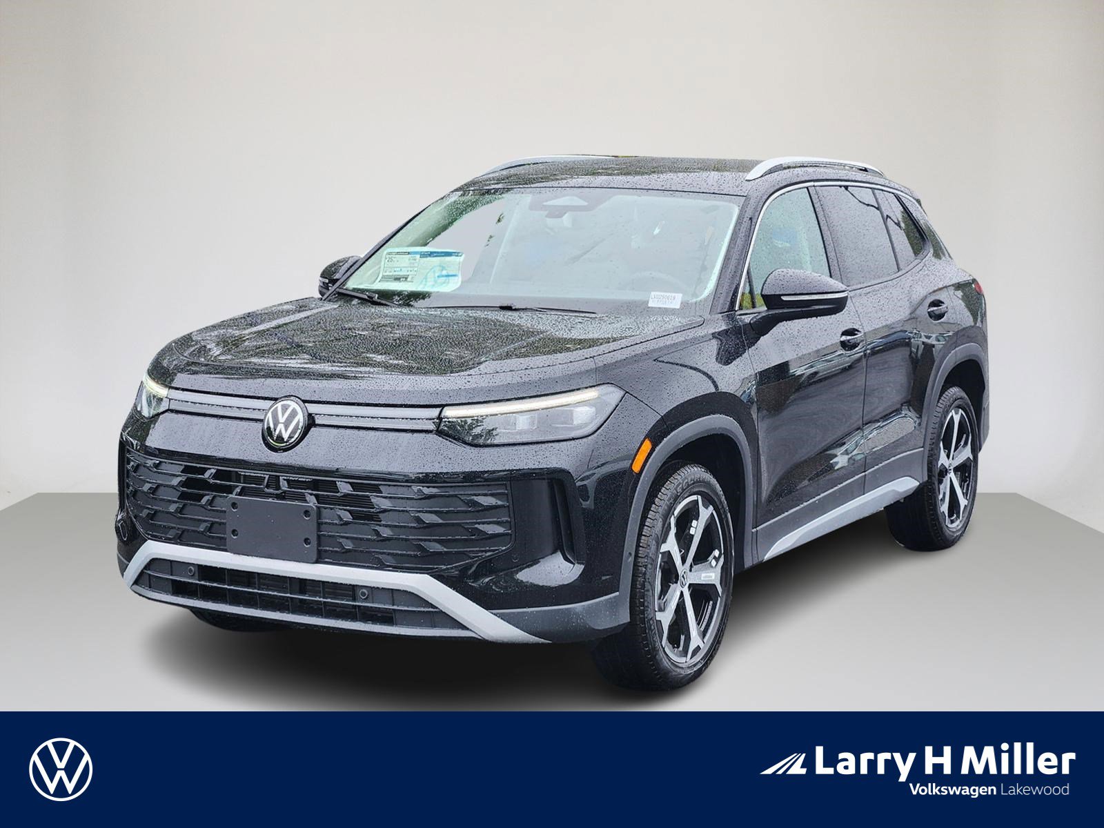 2025 Volkswagen Tiguan SE's photo