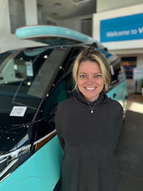 Staff member Michelle Spivey from ID_74b82d04503d