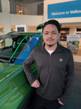 Staff member Eddie Curiel from ID_ec9ae165258a